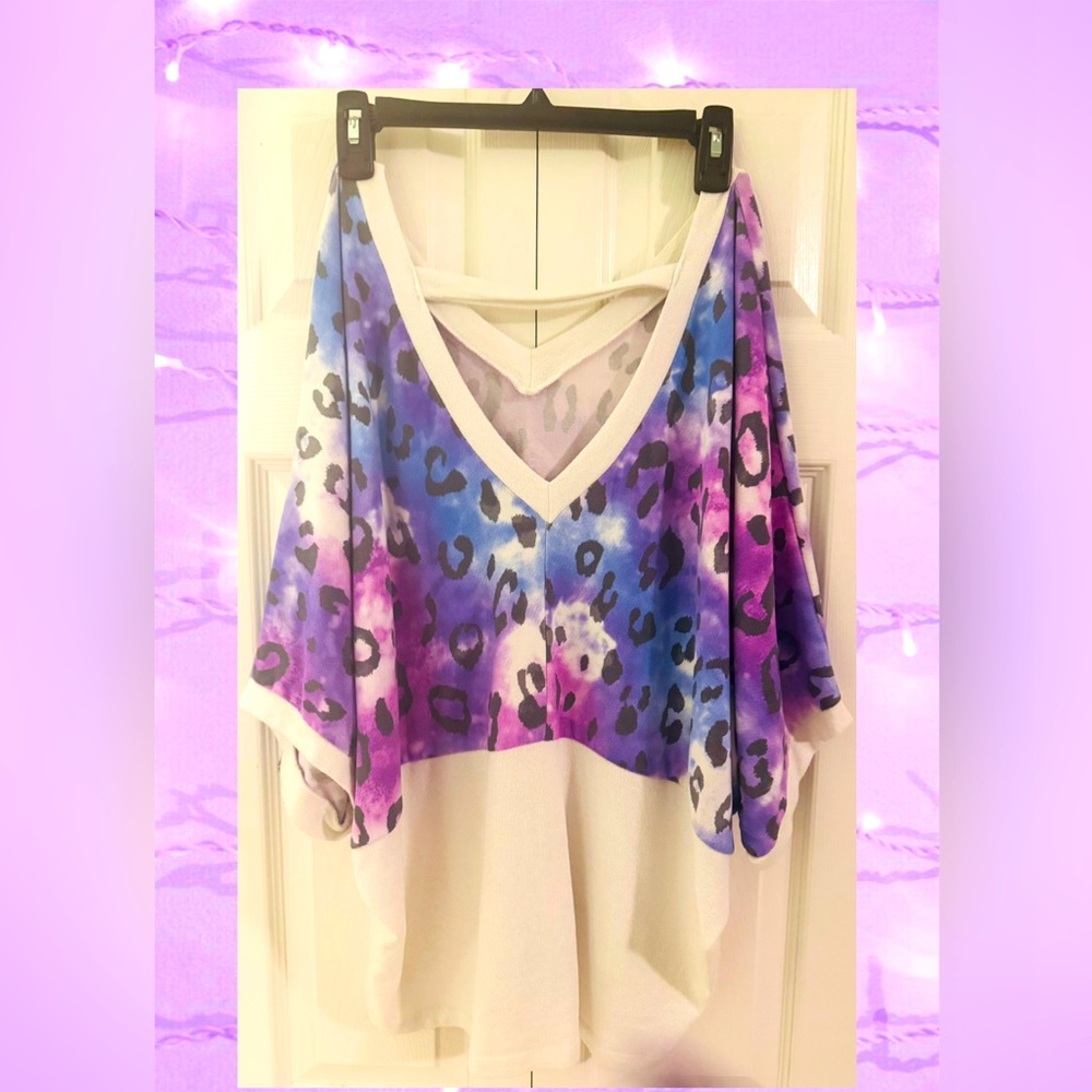 Leopard-Print Women's Top with Purple Accents and Unique Back Cutout Design - Picture 3 of 3